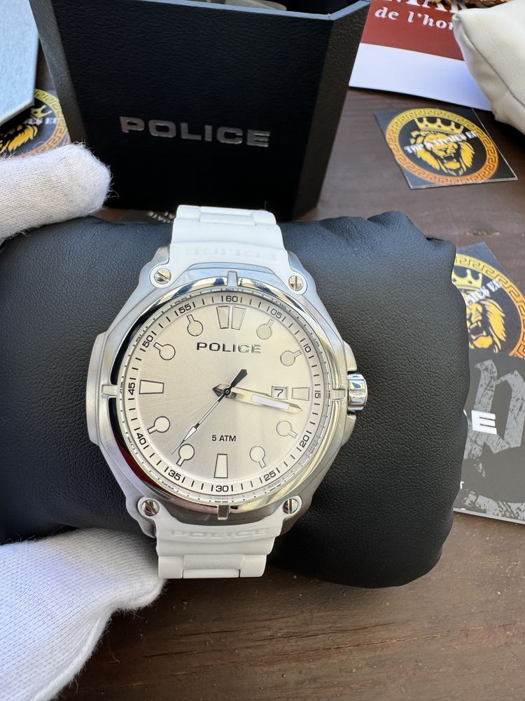ПРОМО POLICE - часовник, нов,  водоустойчив, с кутия и документи