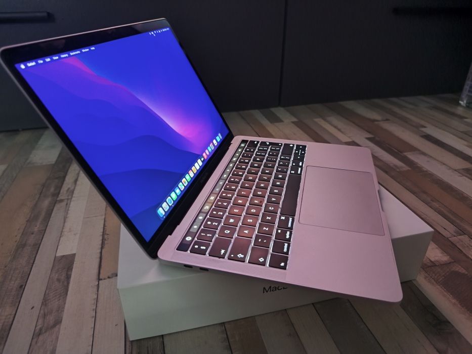 Apple MacBook Pro Retina Touchbar