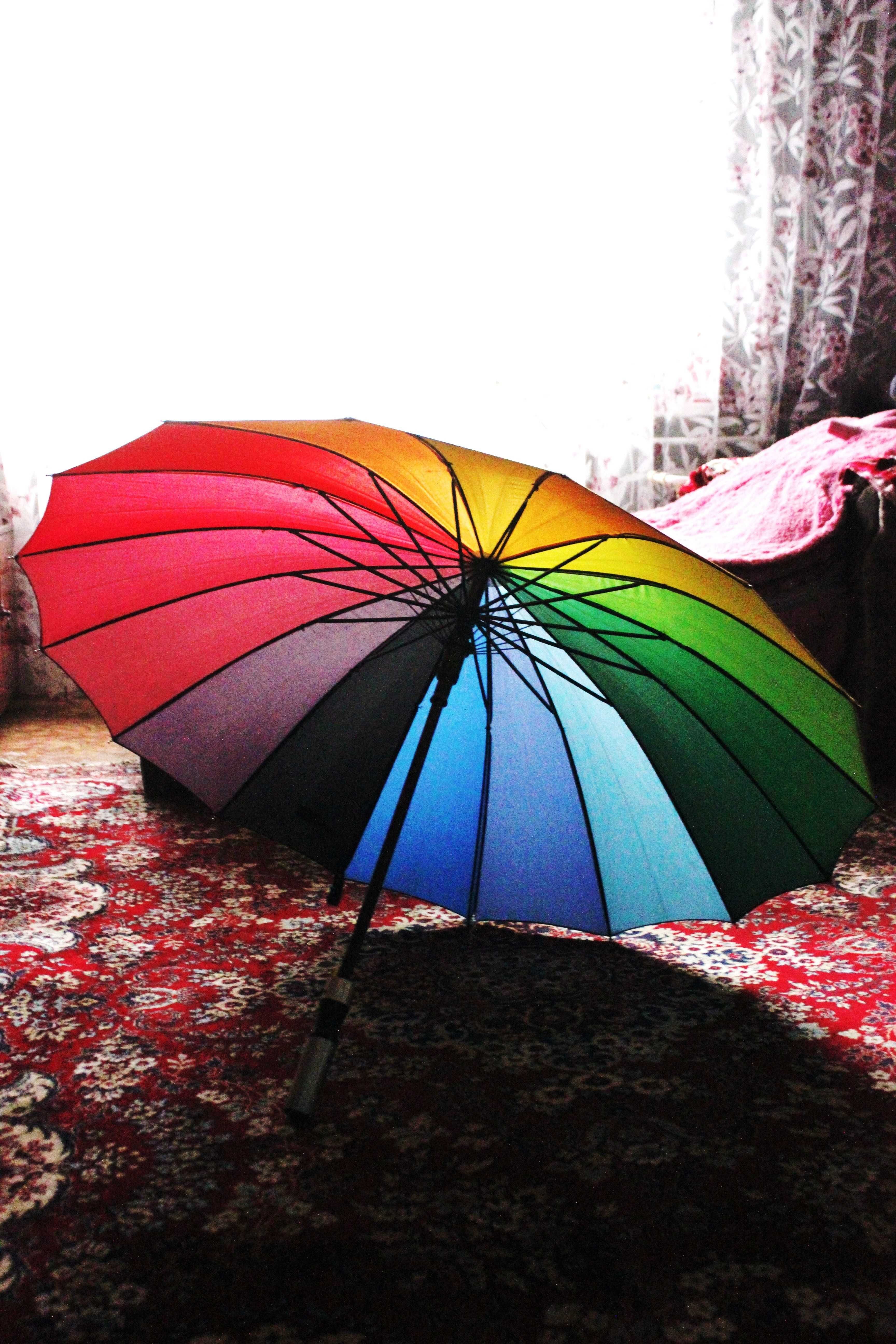 Яркий цветной зонт, б/у