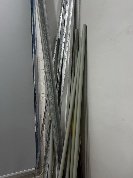 Отдам даром уголок  и трубы