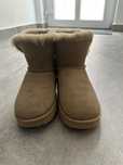 Cizme UGG, nepurtate