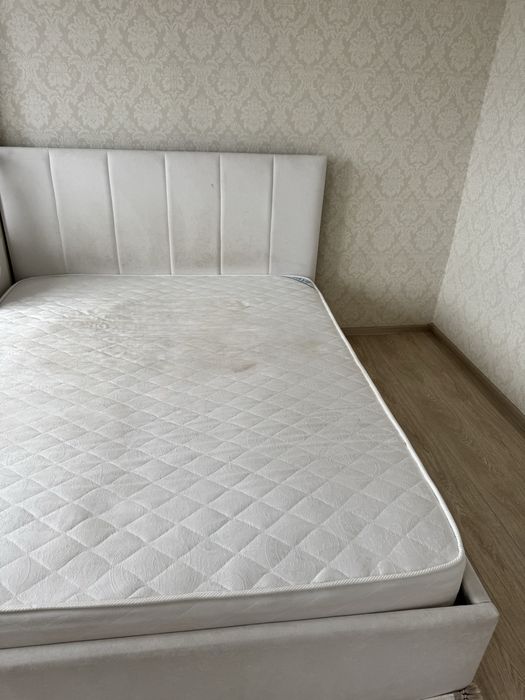 Продам кровать с матрасом