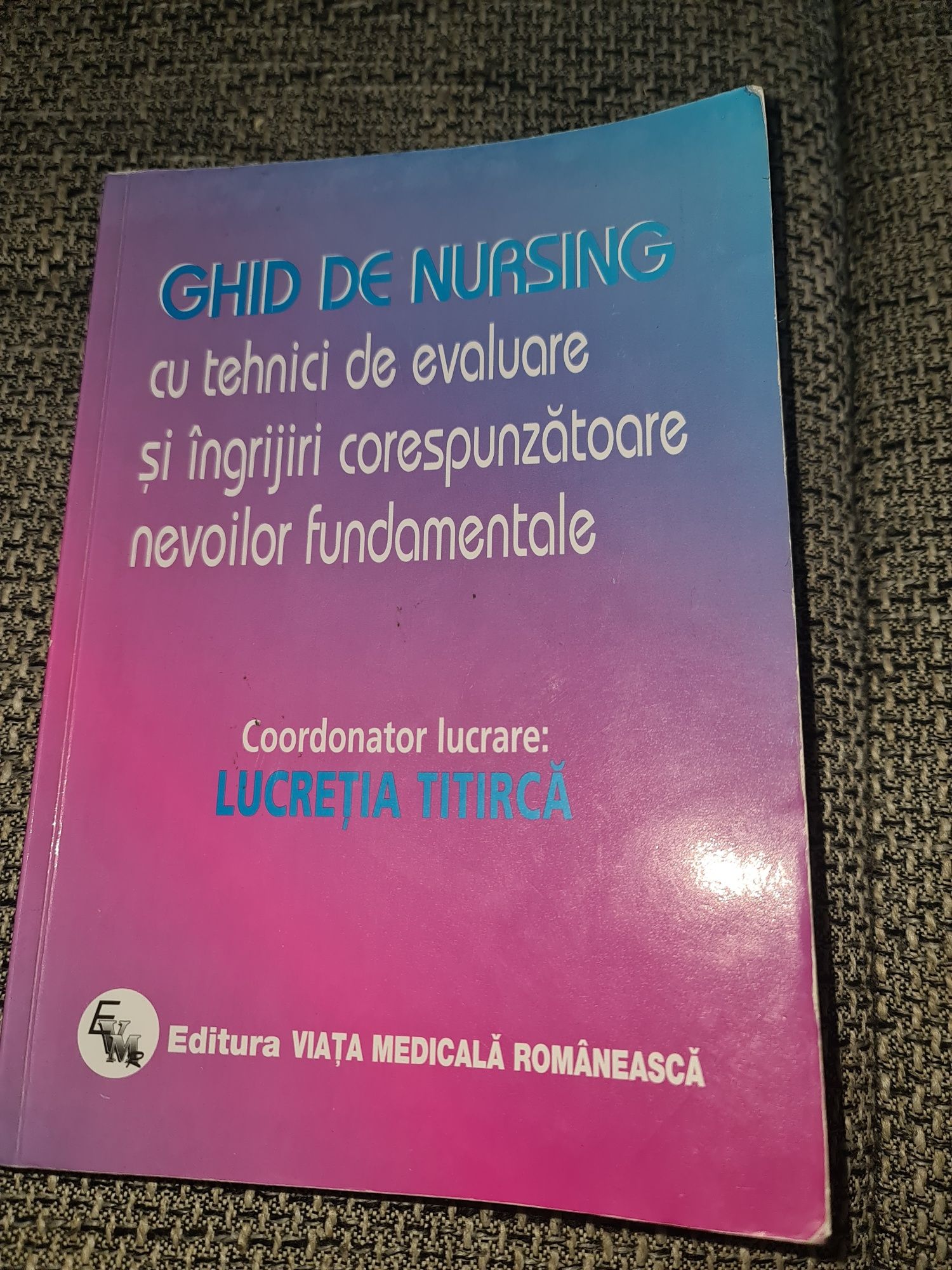 Vând cărți pentru școala asistent medical generalist