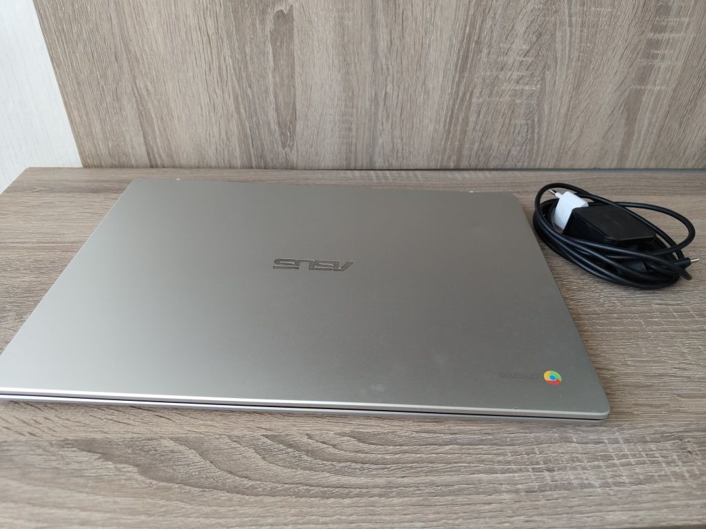 Asus Chromebook C523N работи перфектно