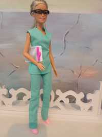 Papusa Barbie doctorita