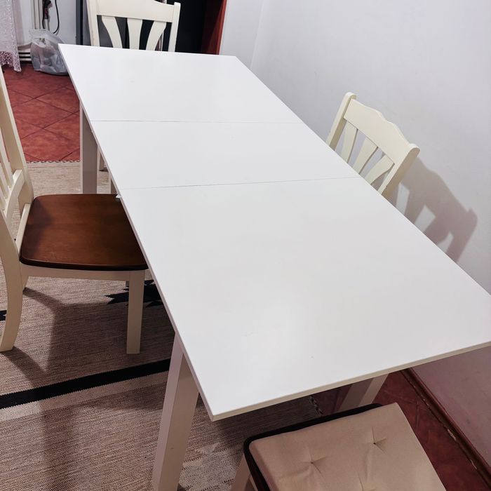 Vând set bucătărie  masă extensibila și 4 scaune