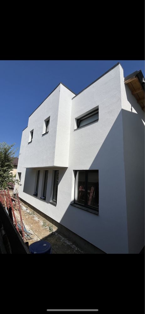 Casa la  cheia .Sens giratoriu Bariera Valcii. Toate utilitatile.