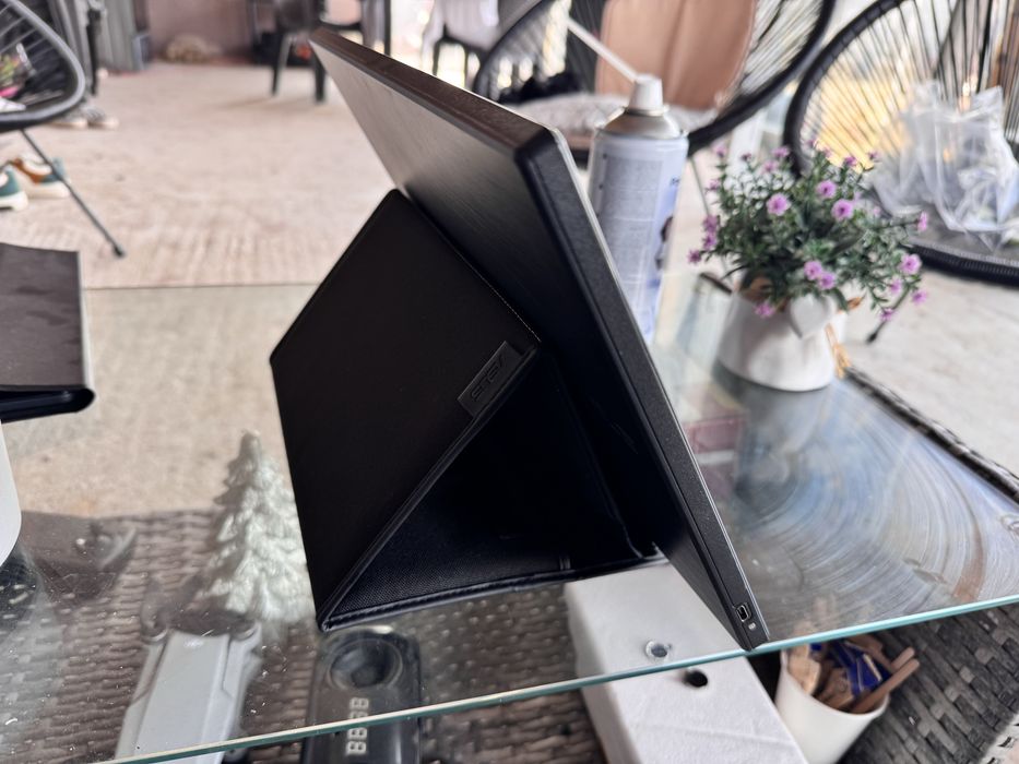 Monitor portabil Asus