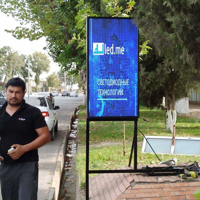 Media monitorlar va fasadlar
