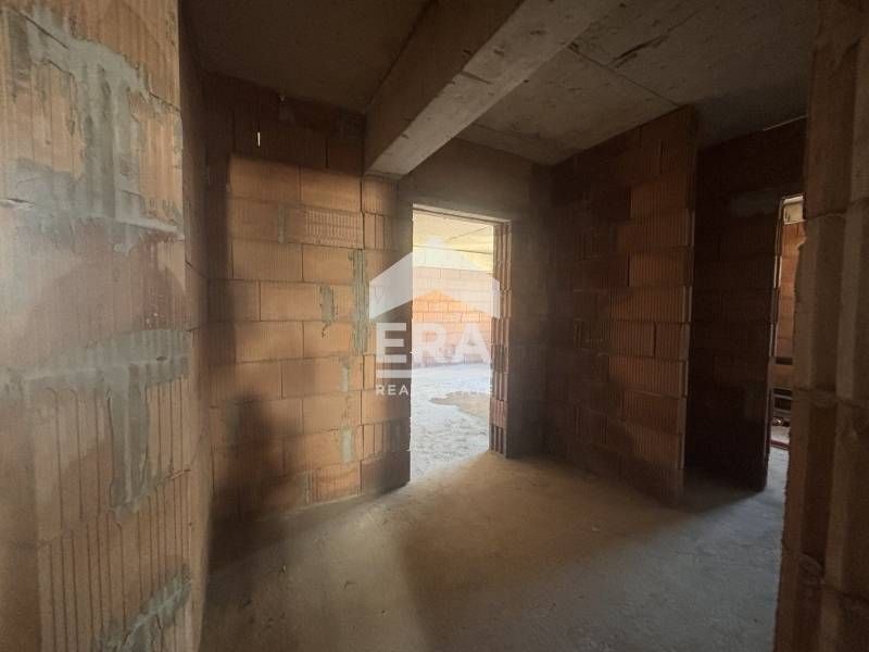 Продава се Двустаен апартамент в Варна, Гранд Мол Варна - 65 кв.м за 2031 €/кв.м - Снимка #1