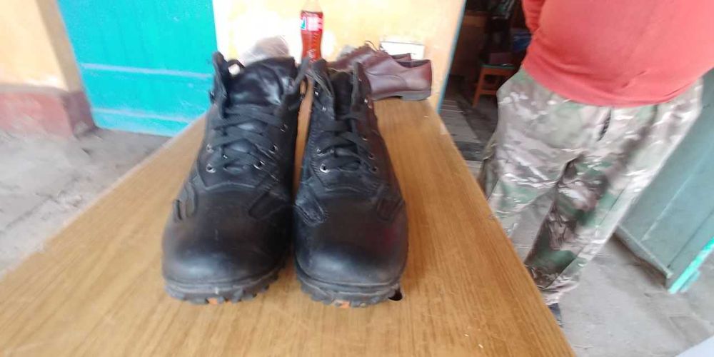 Ботинки зимние в прекрасном состоянии  размер 42 или 43