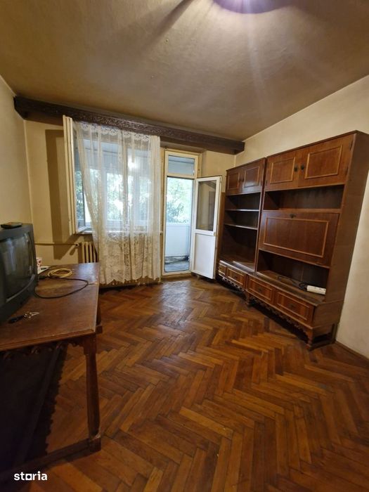 Semidecomandat, et. 1/4, Calea București-Institut
