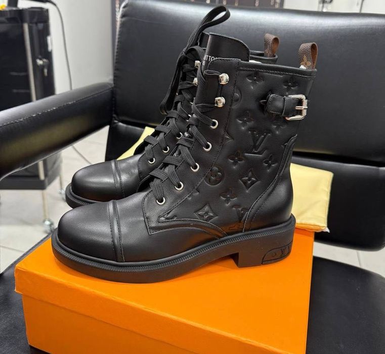 Cizme Louis Vuitton 39 (24,5 cm)