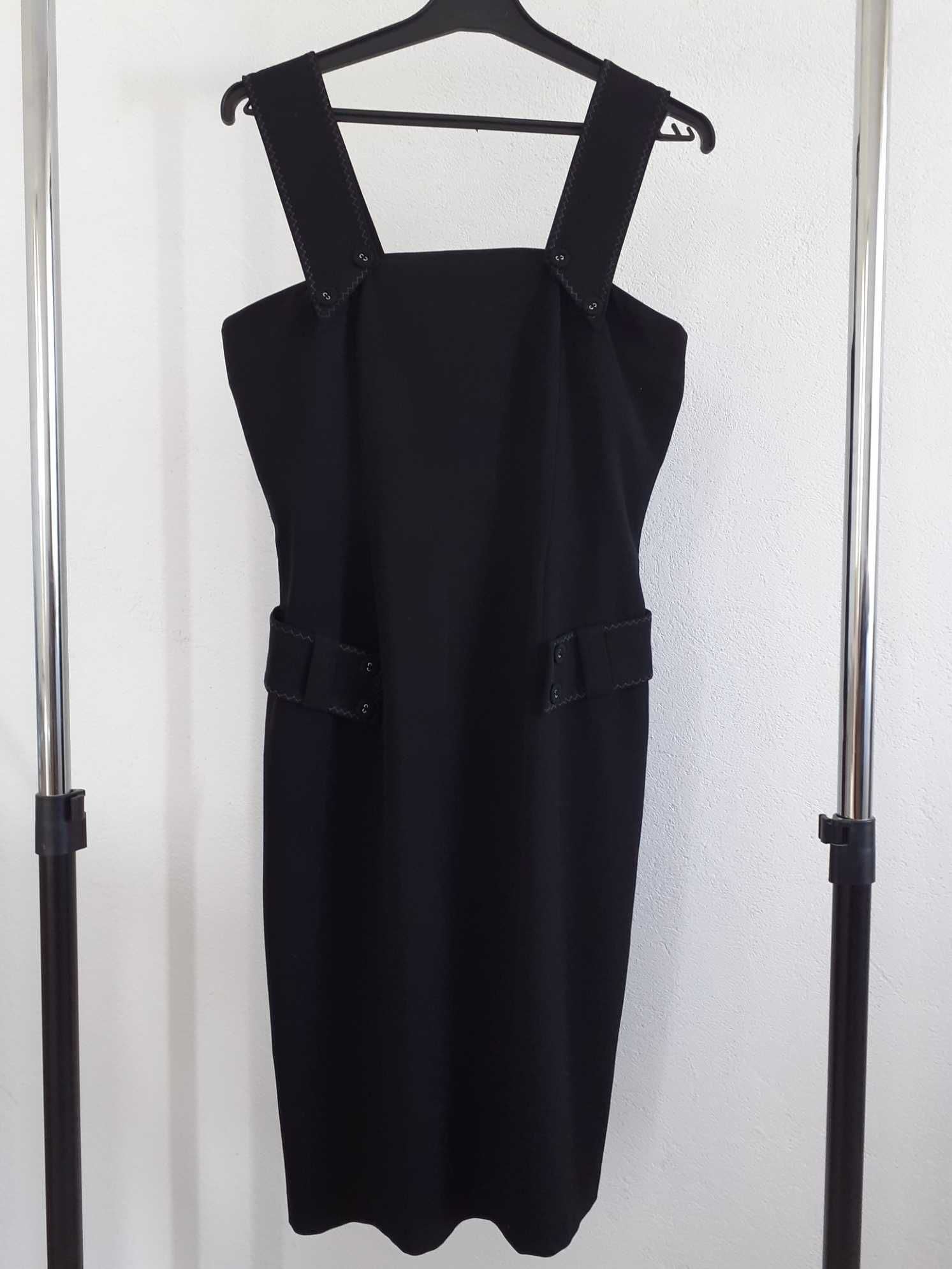 Sarafan negru, cambrat