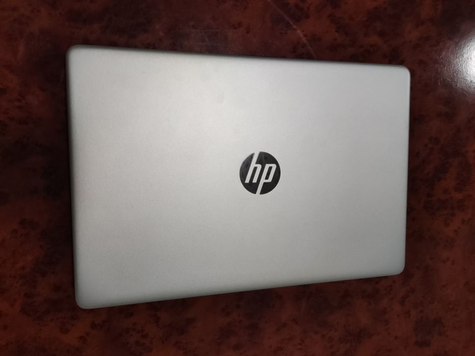 HP Core(TM) i3-1215U