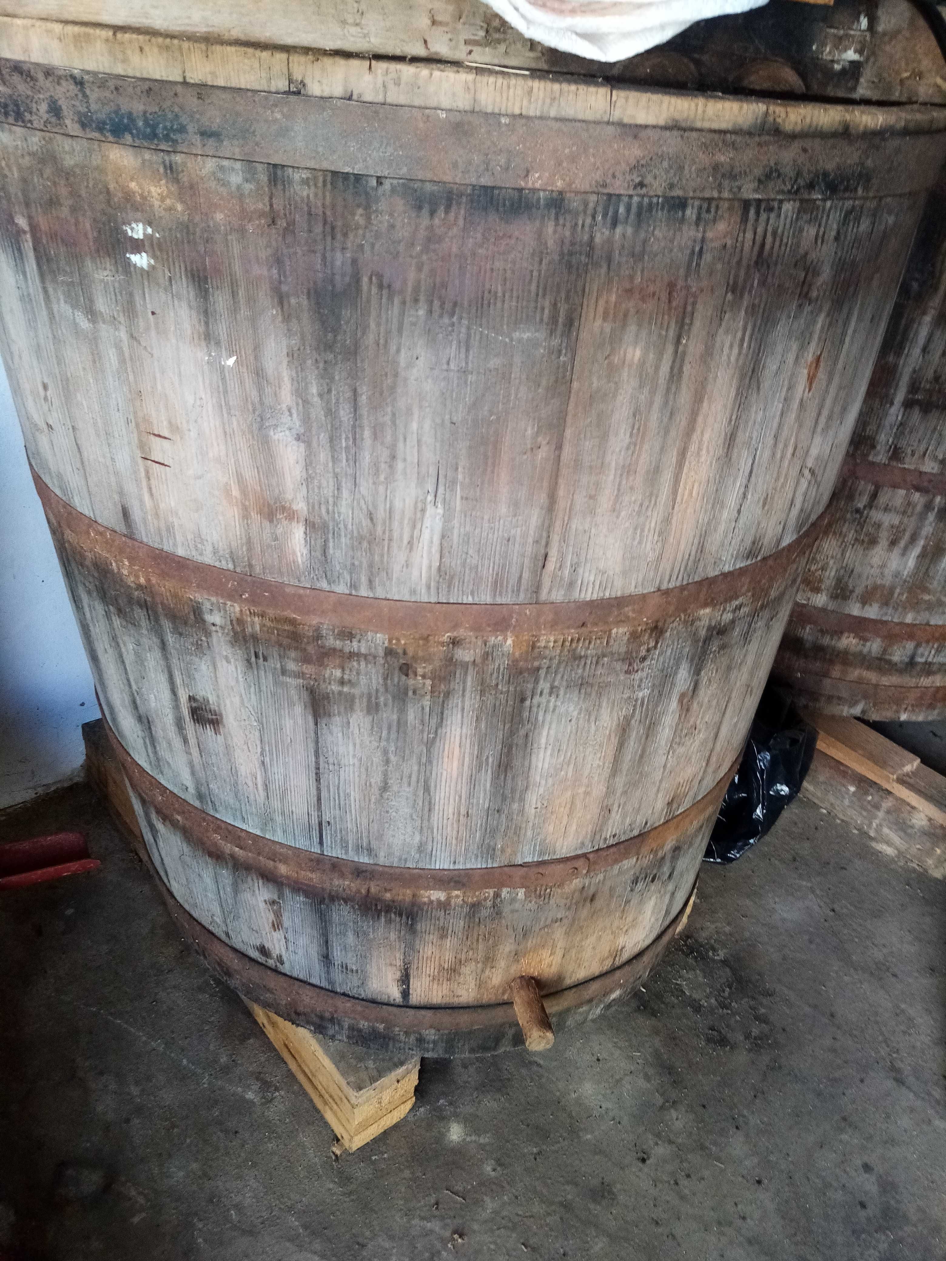 Cada din lemn pentru vin