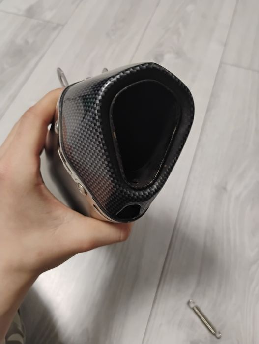 Toba finala universală akrapovik