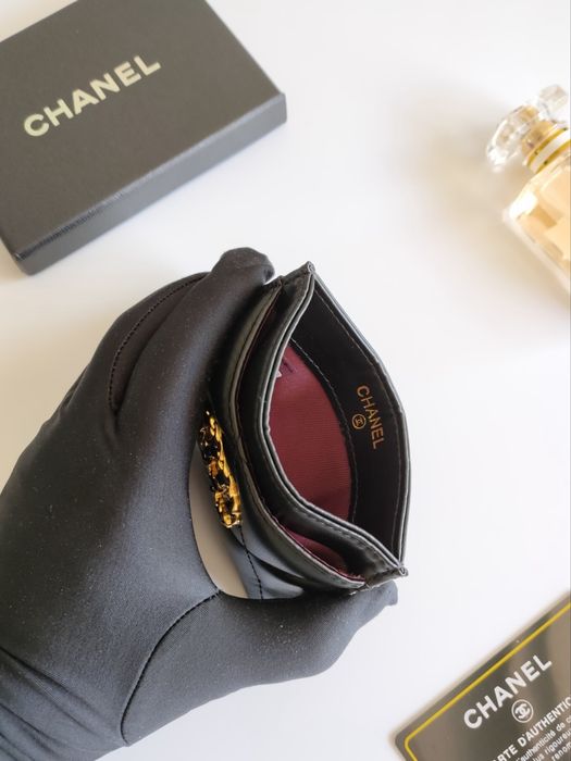 Портфейл Chanel.