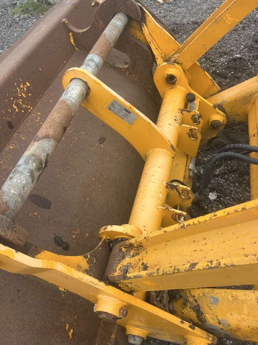 Кофа и хидравличен бързосменник за комбиниран багер JCB