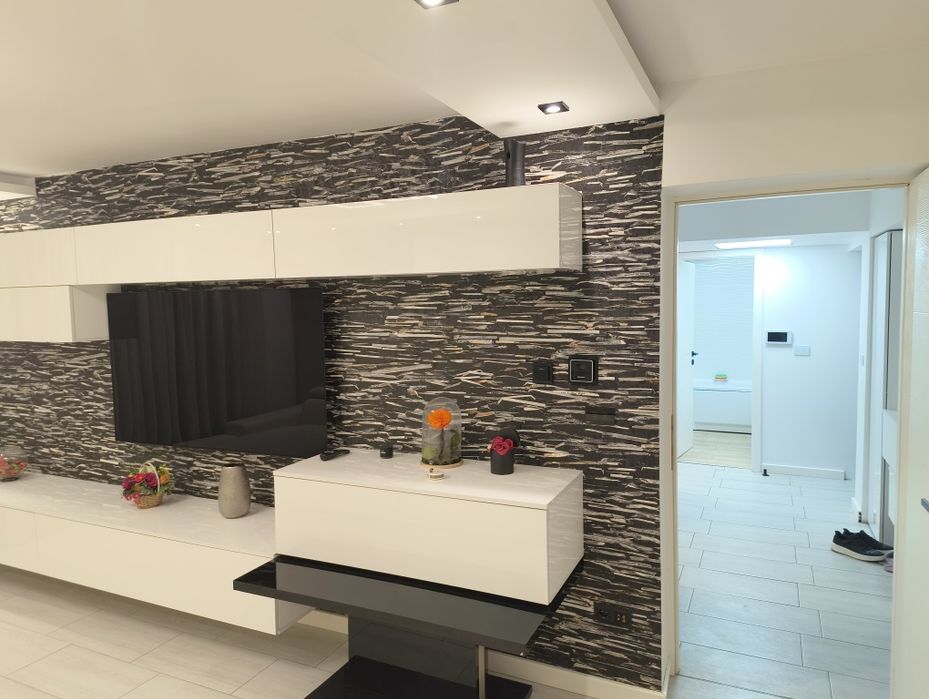 Vând apartament 4 camere Calea Națională vis a vis de ProCasa