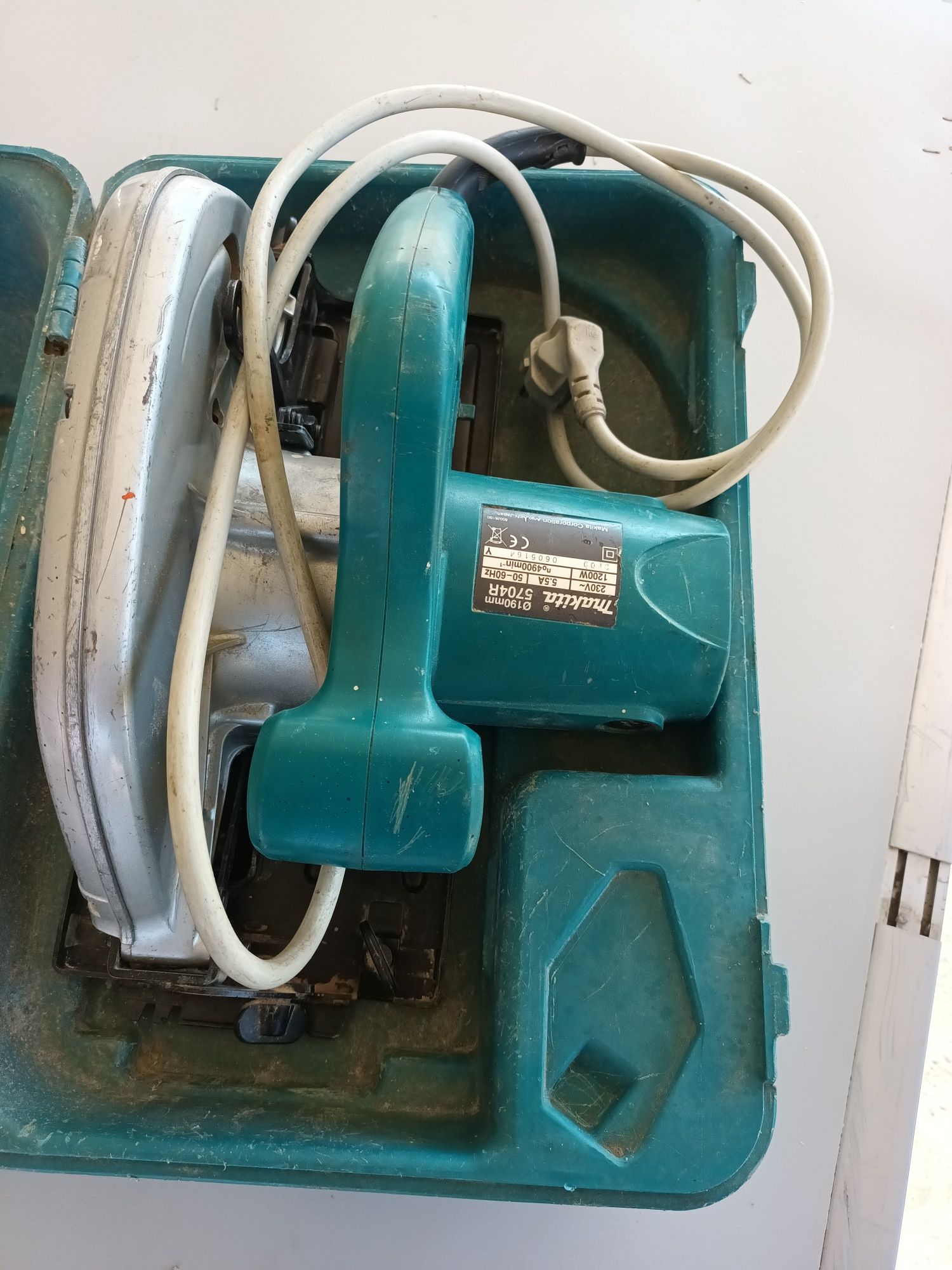 Circular Makita 5704r