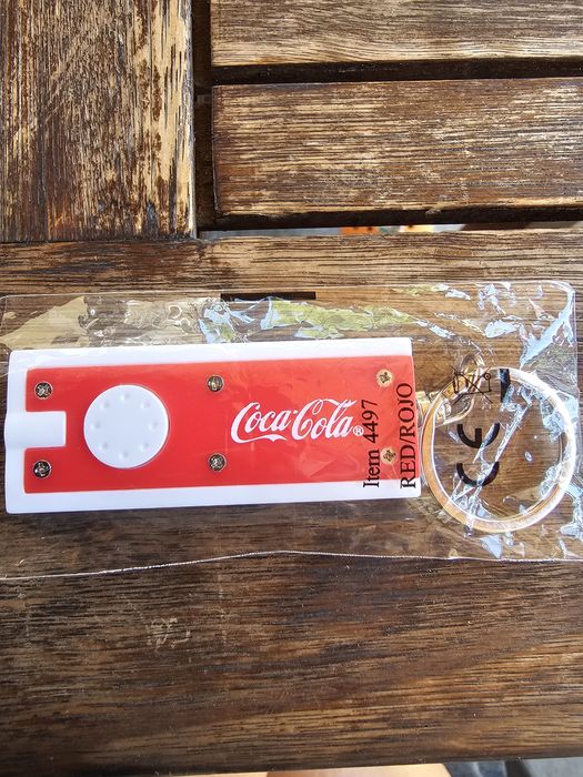 Coca cola , Fanta , Monster ключодържател , значка, камион , стойка