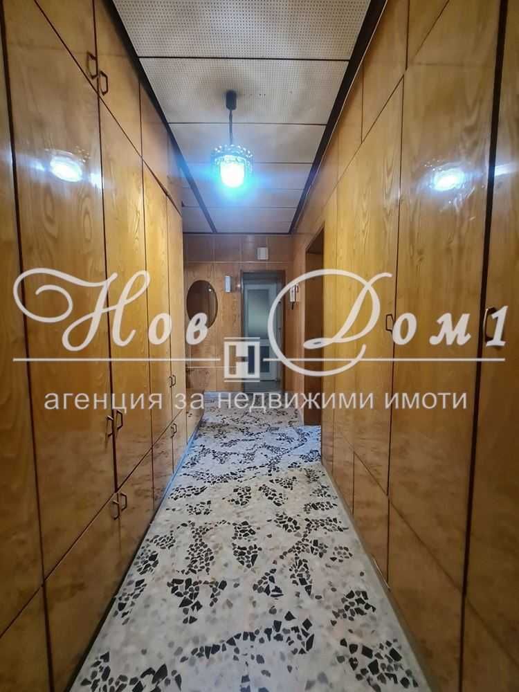тристаен апартамент/окръжна болница/87 кв.м/таван + изба /топ локация