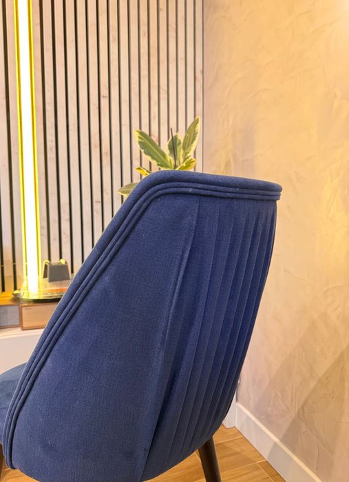 Поръчков трапезен стол синьо кадифе