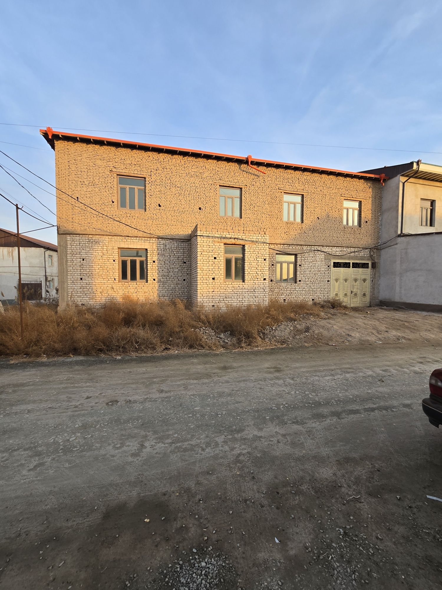 Урганч Телесентр йонда 700 кв/м курилиши тугалланмаган ховли жой