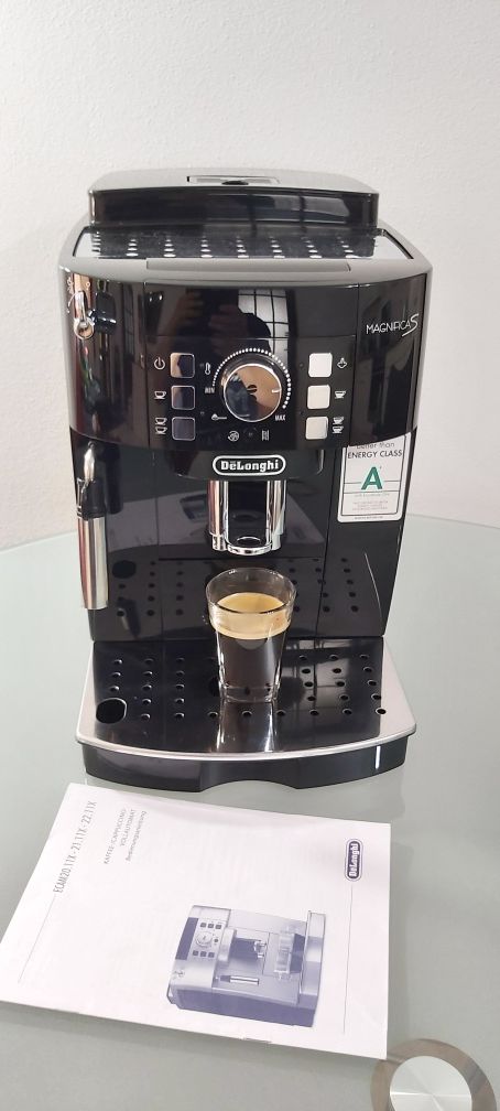 Expresor Aparat de cafea Delonghi magnifica S