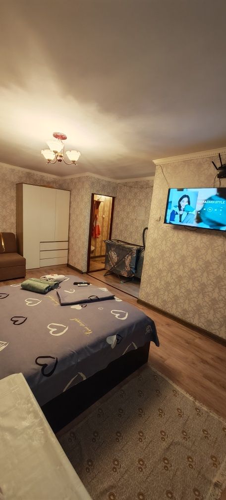 Посуточно  1 -ком Квартира.Смарт,ТВ . В,Центр  Площадь.Ночю 8200т