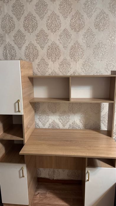 Шкаф и компьютерный стол в отличном состоянии