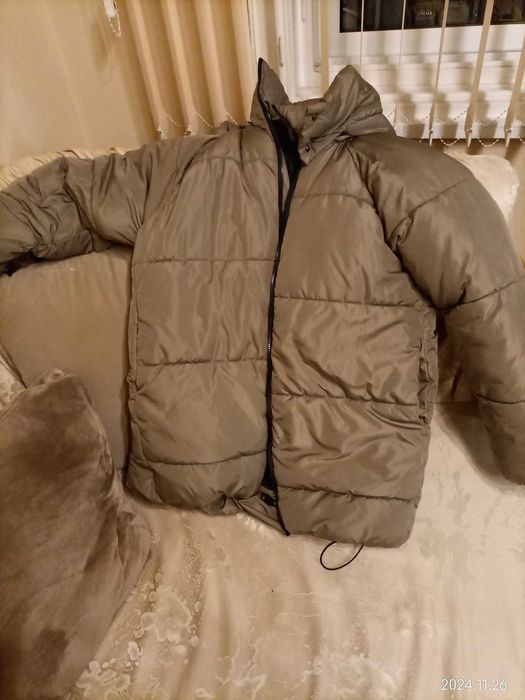 Продавам зимно яке с качулка