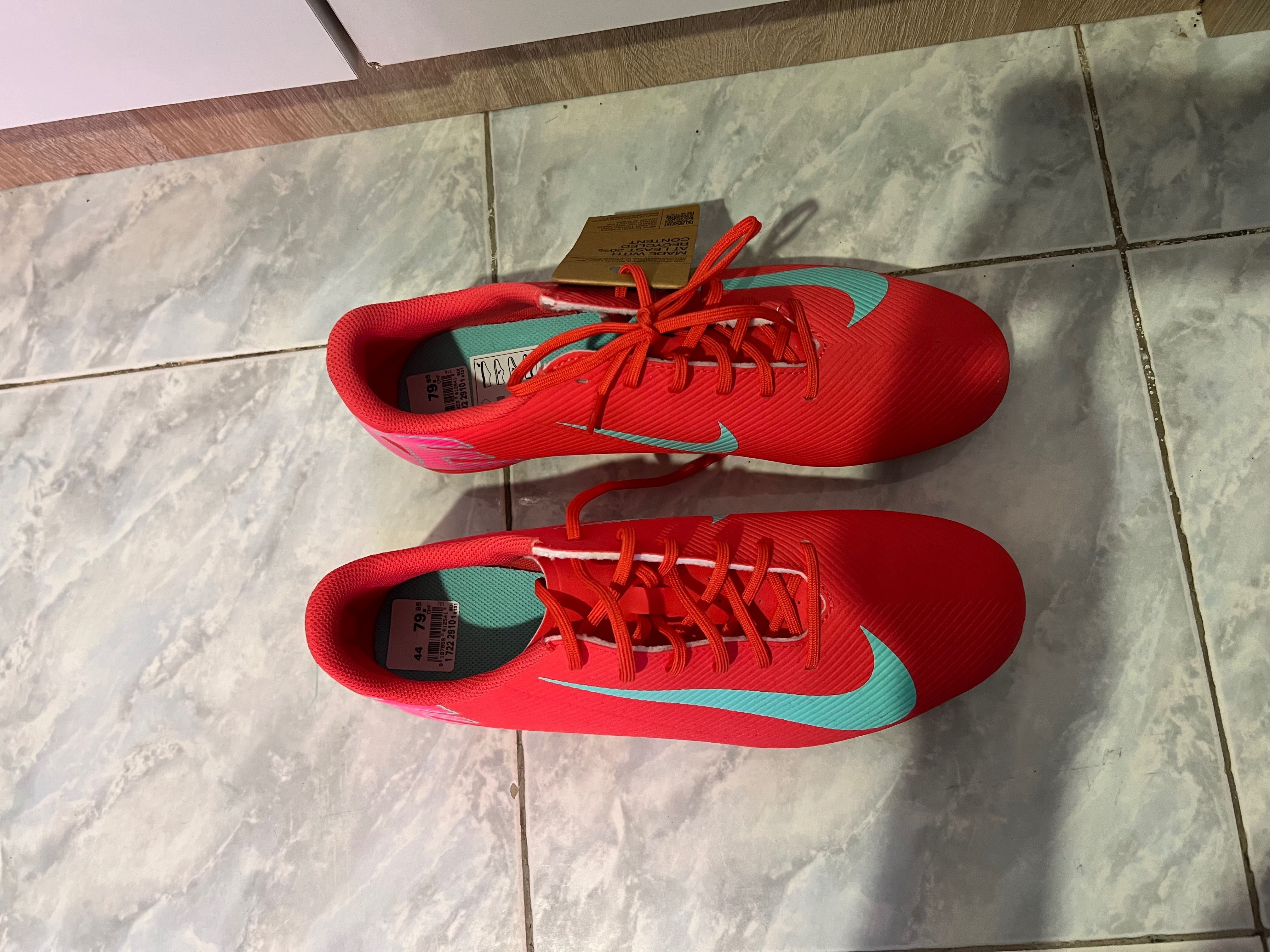 Футболни Бутонки NIKE