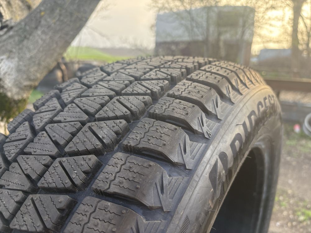 Нови зимни гуми 235/55 R19 Bridgestone за джип