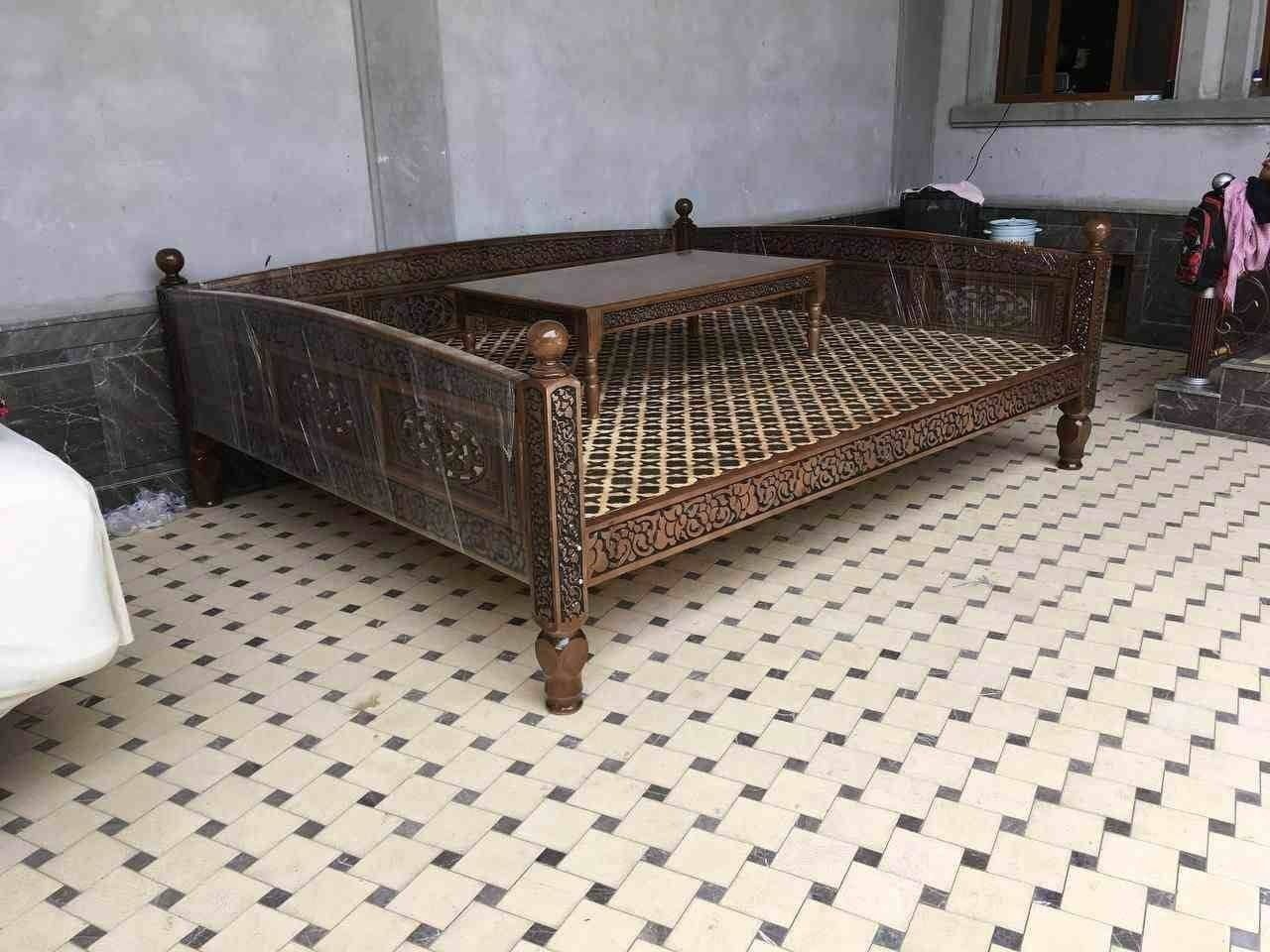 Сури тапчан карават