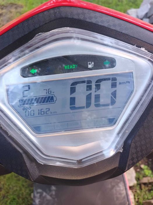 Scuter electric aproape nou 152km
