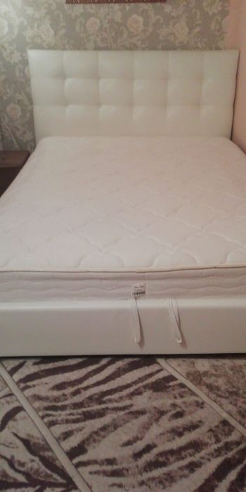 Кровать двуспальная . Экокожа., с подъёмные механизмом.