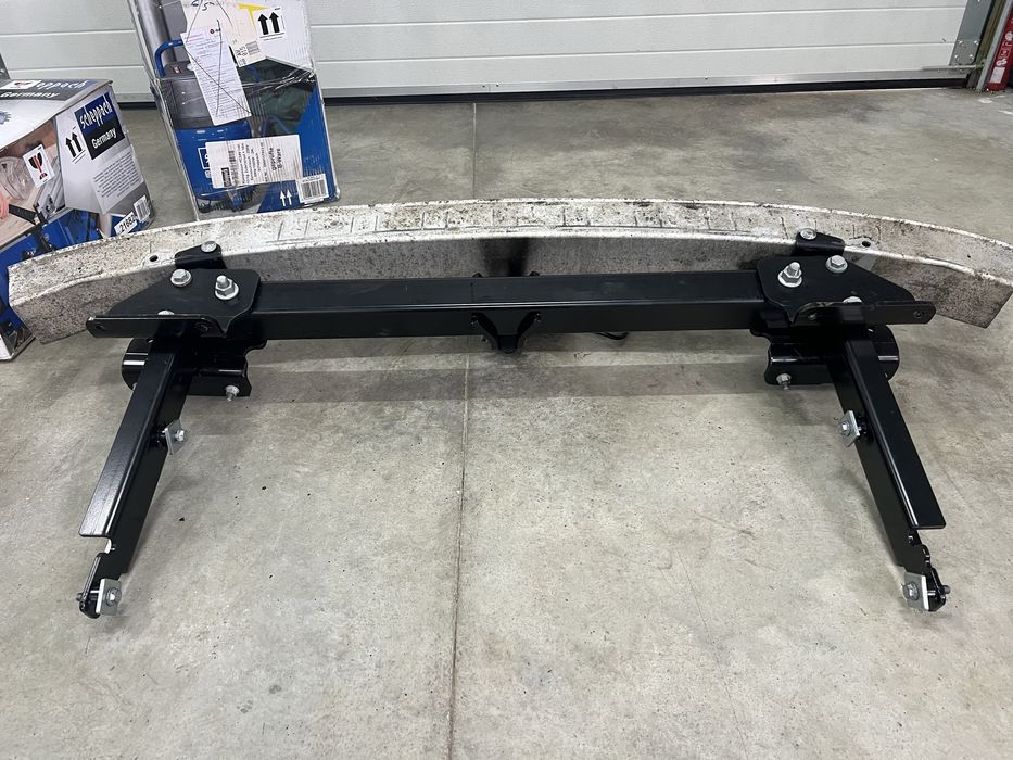 Теглич за Мерцедес МЛ / Mercedes ML W164 - чисто нов