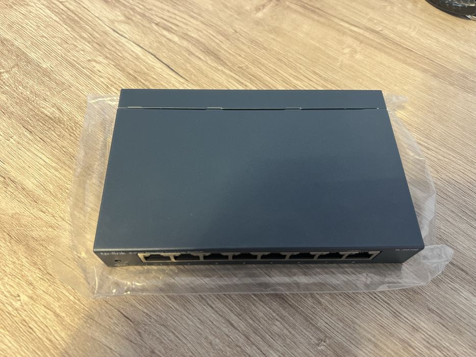 Switch cu 8 porturi TP-Link TL-SG108, 4000 MAC, 16 Gbps