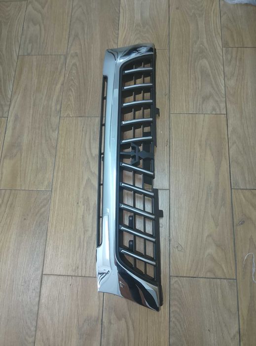 Grila bara masca între faruri  Mitsubishi l200 L 200 19999 2000 2001