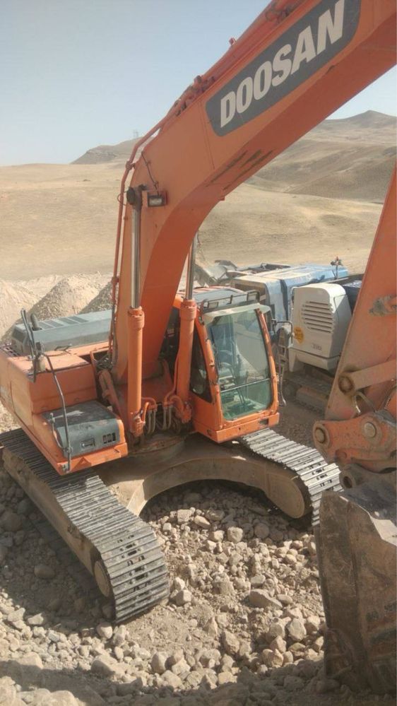 Doosan 300 гусеничный экскаватор