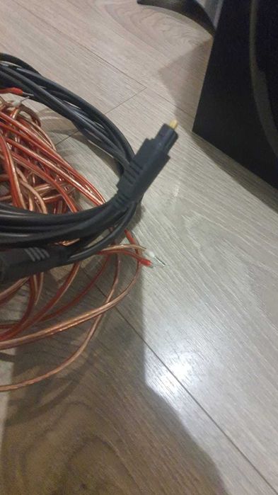 Sistem Logitech Z906 5.1 + set 5 sateliți extra + 2 stative –  OFERTĂ