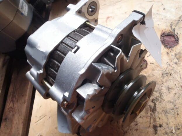 de vanzare alternator pentru excavator kobelco sk200-6
