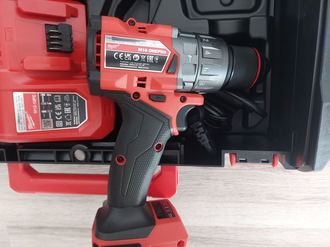 Set milwaukee M18 ONEPD3-502x, cu 2 baterii 5 amp și incarcator