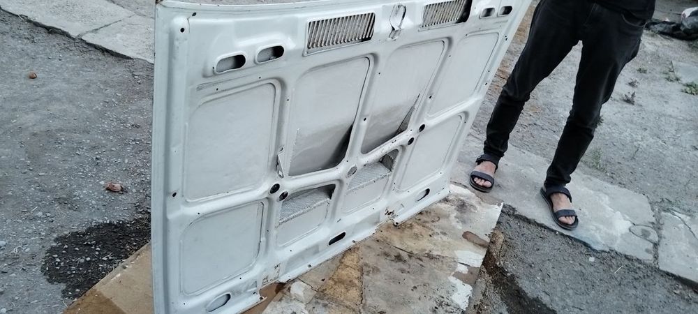 Капот на ВАЗ (жигули)