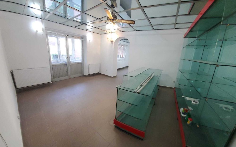 Vanzare apartament 2 camere amenajat integral pentru SPATIU COMERCIAL