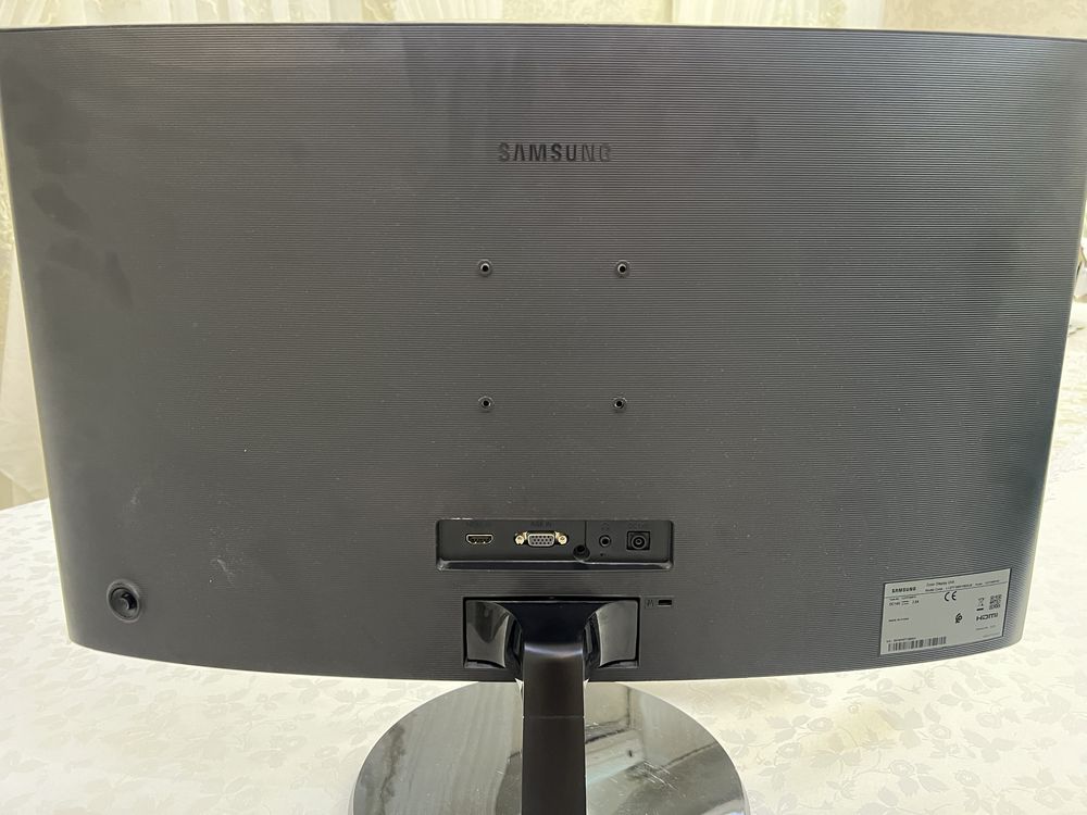 Samsung 27’’ Curved Monitor – Full HD, FreeSync”