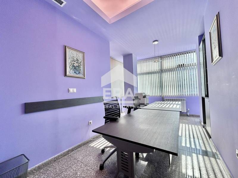 Дава се под наем Офис в София, Център - 210 кв.м за 2900 € - Снимка #1