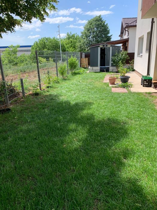 Vand apartament 3 camere+ curte 168mp + 2 locuri de parcare